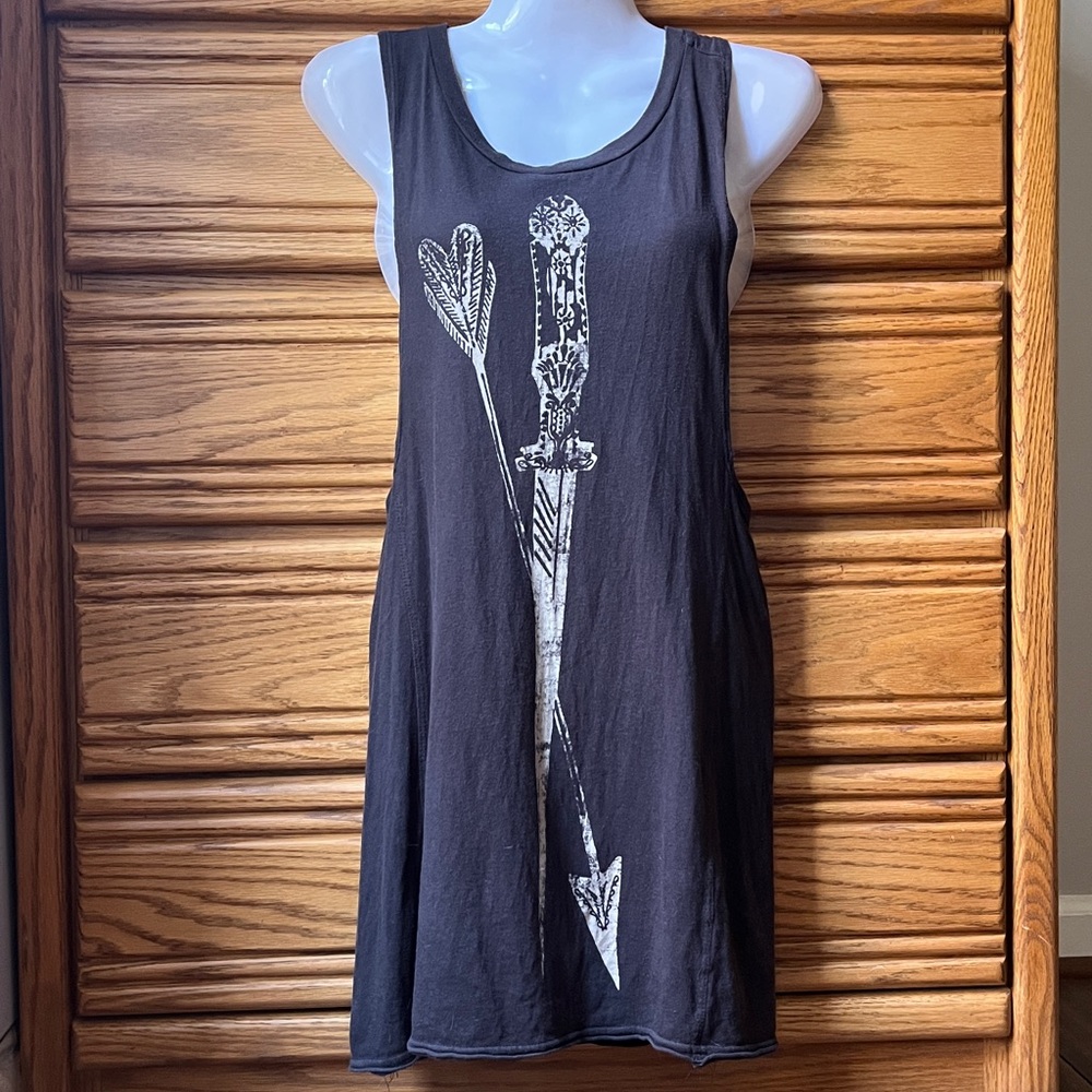 We The Free • Twisted Racerback Graphic Arrow & Dagger Tunic Top • Size XS